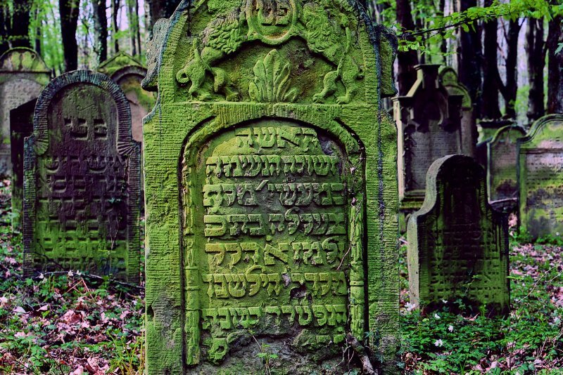 Friedhöfe: Grabstein der Zerle, Frau des Mordechai, auf dem jüdischen Friedhof von Waibstadt (Rhein-Neckar-Kreis) aus dem 18. Jh.