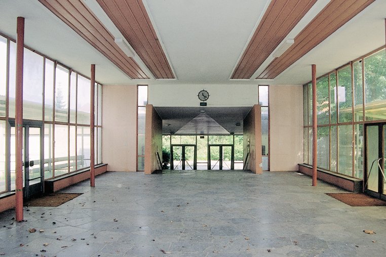 Schulen: Pausenhalle der französischen Schule von Baden-Baden-Oos nach den Plänen Johannes Krahns von 1952
